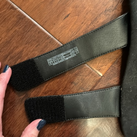 Vionic Sandals - Picture 3 of 4